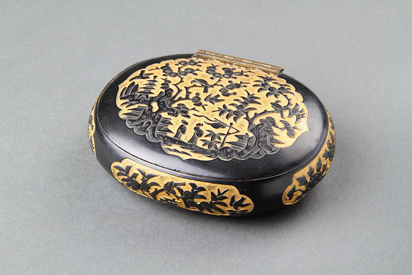 Japanese Sawasa Parcel Gilt Tobacco Box